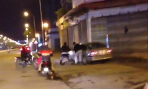 Truy tìm tài xế xe sang gây tai nạn rồi tăng ga bỏ chạy trên phố Hà Nội