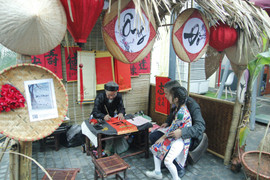 Ngày hội sách Xuân 2018 thu hút đông đảo độc giả Hà Nội