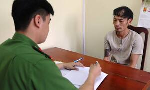 Sử dụng ma túy bị ảo giác, nam thanh niên dùng gậy đánh bố đẻ trọng thương