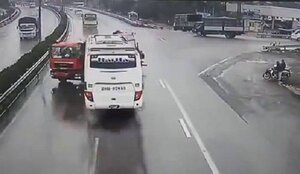 Xe khách tông xe cứu hỏa trên cao tốc: Một chiến sĩ cảnh sát PCCC hy sinh