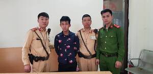CSGT Hà Nội quật ngã, tóm gọn tên trộm xe máy