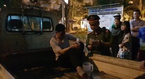 Ô tô kéo lê xe máy hàng trăm mét trên phố Hà Nội: Xác định danh tính tài xế xe 'điên'