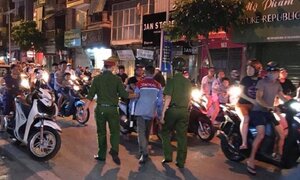 Đâm vợ cũ trọng thương, tên côn đồ bị người dân bắt giữ