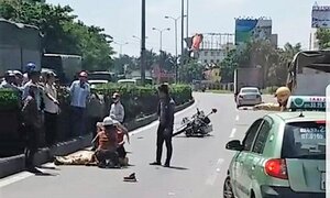 Va chạm với xe tải, một chiến sĩ CSGT Hưng Yên bị thương nặng