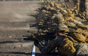 Ảnh quân sự trong tuần: Lính thủy đánh bộ Mỹ xả đạn ở Hawaii