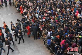 Vạn người trổ tài, tranh nhau một 'bát cơm sắt' ở Trung Quốc