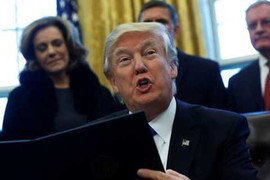 Ông Trump chỉ trích tòa án sau phiên điều trần về lệnh cấm nhập cư