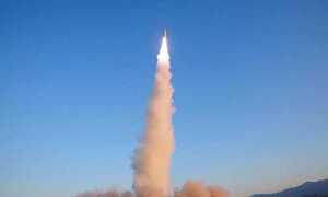 Hàn Quốc: Tên lửa mới của Triều Tiên bay xa hơn 2.000 km