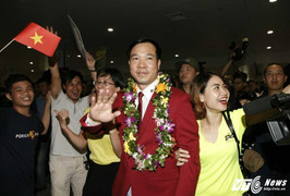 Xạ thủ Hoàng Xuân Vinh được vinh danh tại quê nhà