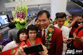 Xạ thủ Hoàng Xuân Vinh được vinh danh tại quê nhà