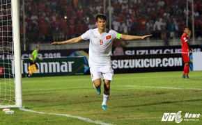 Clip: Công Vinh ghi bàn thứ 50 cho đội tuyển Việt Nam