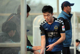 AFF Cup 2016: Xuân Trường nhận quà đặc biệt từ Hàn Quốc