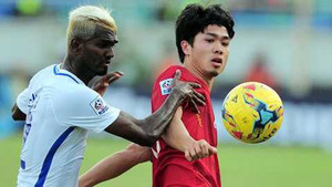 Bị thẻ đỏ, Đình Luật xin lỗi Công Phượng