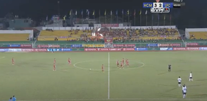 Xấu hổ bóng đá Việt Nam: Cả đội Long An đứng yên cho TP.HCM ghi liên tiếp 3 bàn