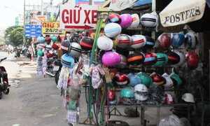 Hàng loạt ‘tên tuổi’ kinh doanh mũ bảo hiểm vi phạm