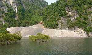 Vụ xẻ núi ở vịnh Hạ Long: Lãnh đạo vô can?