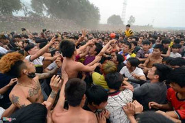 Đổ máu trong lễ hội cướp Phết Hiền Quan: 'Bọn trẻ thời nay ăn thua quá!'