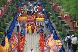 Lễ hội Đền Hùng 2017: Đã tìm ra giải pháp 'chế ngự' đám đông chen lấn, xô đẩy