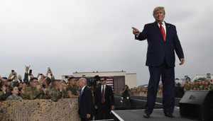 Ông Trump gọi tác giả cuốn sách lên án mình là 'đồ bỏ'