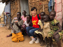 Bụi, sốt rét, bọ đen và những ca mổ sinh tử của bác sĩ mũ nồi xanh Việt ở Nam Sudan