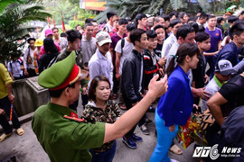 Lễ hội Đền Hùng 2017: Đã tìm ra giải pháp 'chế ngự' đám đông chen lấn, xô đẩy