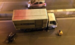 Tai nạn ở hầm Kim Liên: Nam thanh niên bị cuốn vào gầm xe thư báo chết thảm