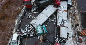 Hình ảnh không thể tin nổi vụ tai nạn khủng khiếp chưa từng thấy trên cao tốc Trung Quốc