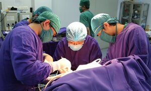 Bé 2 tháng tuổi bị thoát vị não nguy hiểm vừa được phẫu thuật thành công