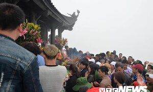 Hàng vạn người hành hương về Yên Tử trong 3 ngày Tết