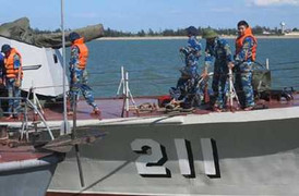 Đang đưa thi thể phi công Casa-212 về Hà Nội