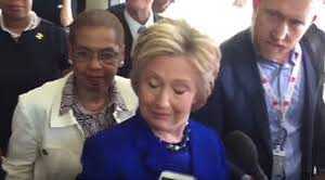 Video: Bà Hillary Clinton 'lên cơn động kinh' khi đang trả lời phỏng vấn?