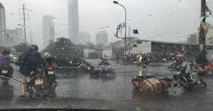 Tin mới nhất về cơn bão số 3 Thần Sét: Gió giật cấp 8 quét qua Hà Nội