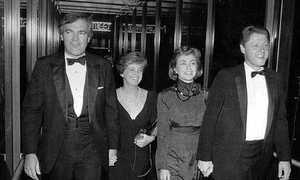 Bà Clinton từng bức tử cố vấn Nhà Trắng?