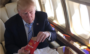 Chê Clinton 'yếu như sên', Trump có thực sự khỏe mạnh?