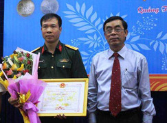 Xạ thủ Hoàng Xuân Vinh được vinh danh tại quê nhà