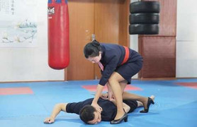 Ảnh: Tiếp viên hàng không Trung Quốc diện đồ bó tập Vịnh Xuân quyền