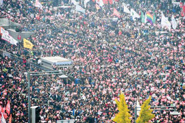 Hàng vạn người biểu tình đòi Tổng thống Hàn Quốc từ chức