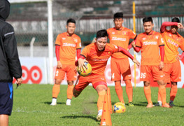 HLV Hữu Thắng nhắc nhở Quế Ngọc Hải: Không được bốc đồng mà ham bóng