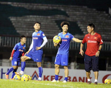 Tại sao Công Phượng chỉ xứng “vãn cảnh” ở AFF Cup 2016?