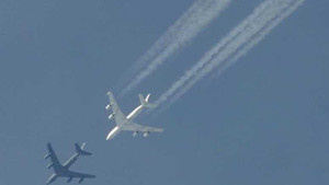 Video: Phi cơ 'Ngày tận thế' vọt qua bầu trời Mỹ