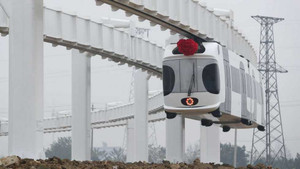 Video: Trung Quốc đưa vào sử dụng tàu điện treo lơ lửng giữa trời