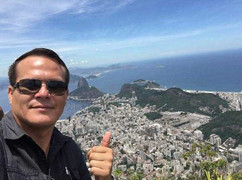 Nữ cơ phó xinh đẹp nói gì trước vụ rơi máy bay ở Colombia?