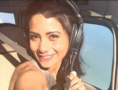 Nữ cơ phó xinh đẹp nói gì trước vụ rơi máy bay ở Colombia?