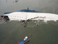 Rộ tin Tổng thống Hàn Quốc 'bận' làm tóc khi phà Sewol chìm năm 2014