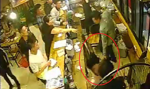 Côn đồ quỵt tiền, hành hung nữ nhân viên quán nướng: Công an bác thông tin 'có bảo kê'