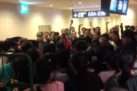 Hàng chục du khách Trung Quốc ẩu đả với nhân viên an ninh, làm loạn sân bay Nhật Bản