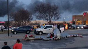 Mỹ: 2 máy bay đâm nhau giữa trời, rơi xuống đất cháy ngùn ngụt