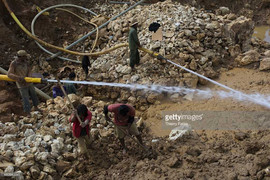 Khám phá nghề đào ruby trên 'thánh địa đá quý' ở Myanmar