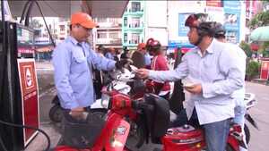 'Cõng' 8.000 đồng/lít tiền thuế, giá xăng sắp tăng vọt?