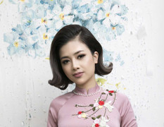 Dương Hoàng Yến vừa sexy, vừa điệu đà đón xuân